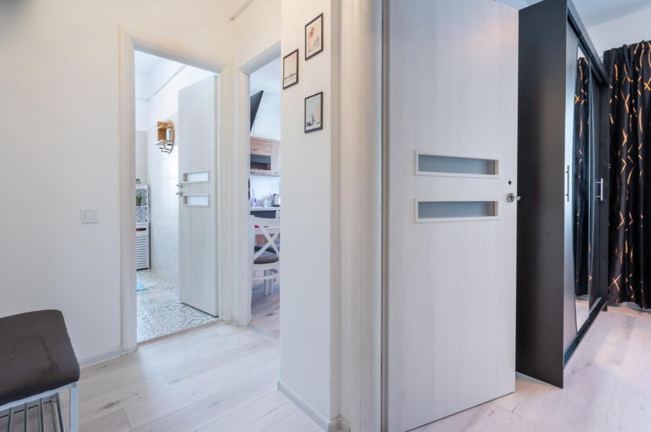 Spacious And Cozy Apartment In Central Bucureşti Ngoại thất bức ảnh