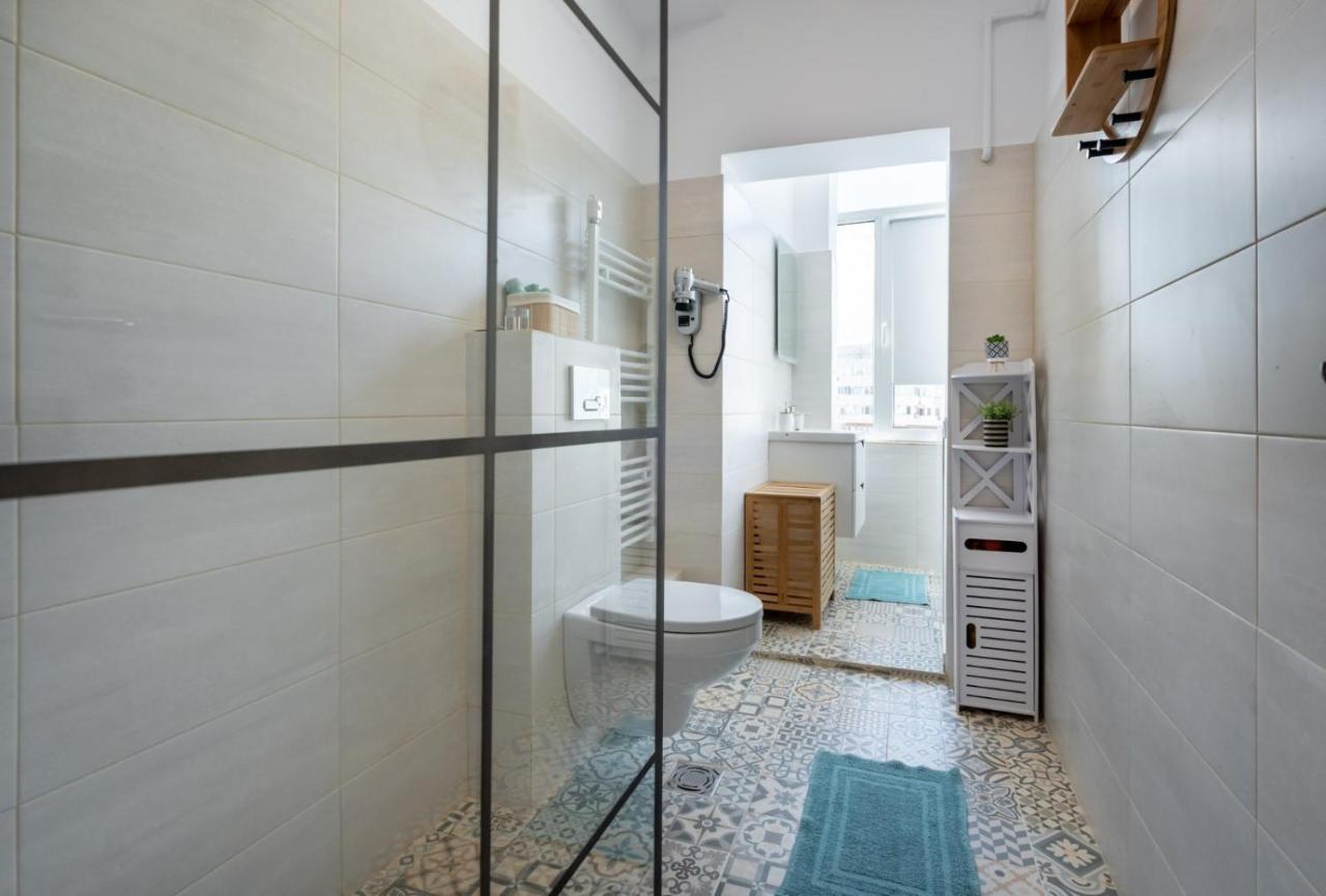 Spacious And Cozy Apartment In Central Bucureşti Ngoại thất bức ảnh