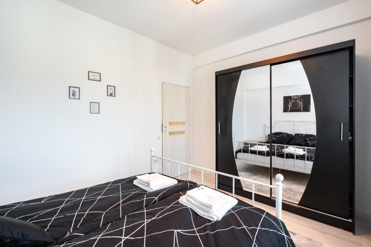 Spacious And Cozy Apartment In Central Bucureşti Ngoại thất bức ảnh
